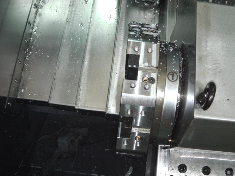 大拖板和刀架斜置,使得機(jī)床的操作和排屑都很方便,并且占地面積小,有很好的宜人性。 大拖板和刀架斜置,使得機(jī)床的操作和排屑都很方便,并且占地面積小,有很好的宜人性。