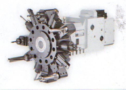 采用臺灣六鑫八工位液壓旋轉(zhuǎn)刀塔,定位精度高、故障率低、換刀快,就近換刀。 采用臺灣六鑫八工位液壓旋轉(zhuǎn)刀塔,定位精度高、故障率低、換刀快,就近換刀。