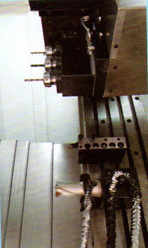 控制系統(tǒng)及主軸電機(jī)采用伺服主軸,加裝兩軸徑向或軸向伺服動(dòng)力頭。可實(shí)現(xiàn)主軸360度任意分度定位,鉆、攻、銑功能。 控制系統(tǒng)及主軸電機(jī)采用伺服主軸,加裝兩軸徑向或軸向伺服動(dòng)力頭。可實(shí)現(xiàn)主軸360度任意分度定位,鉆、攻、銑功能。